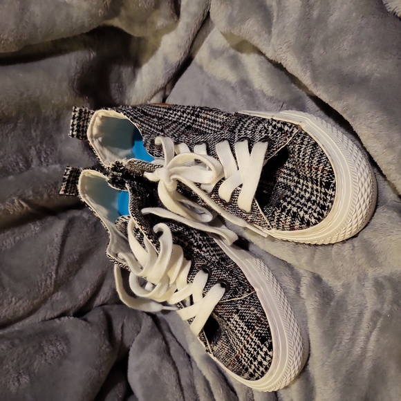 Blowfish Malibu B&W girls tennis shoes Size7 - Picture 4 of 4